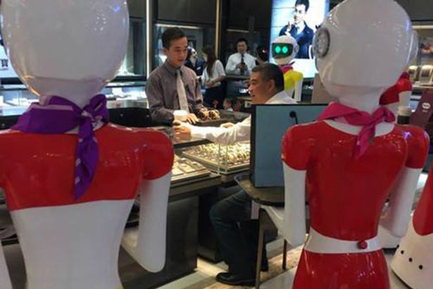 Robot maids help wealthy Chinese shopper
